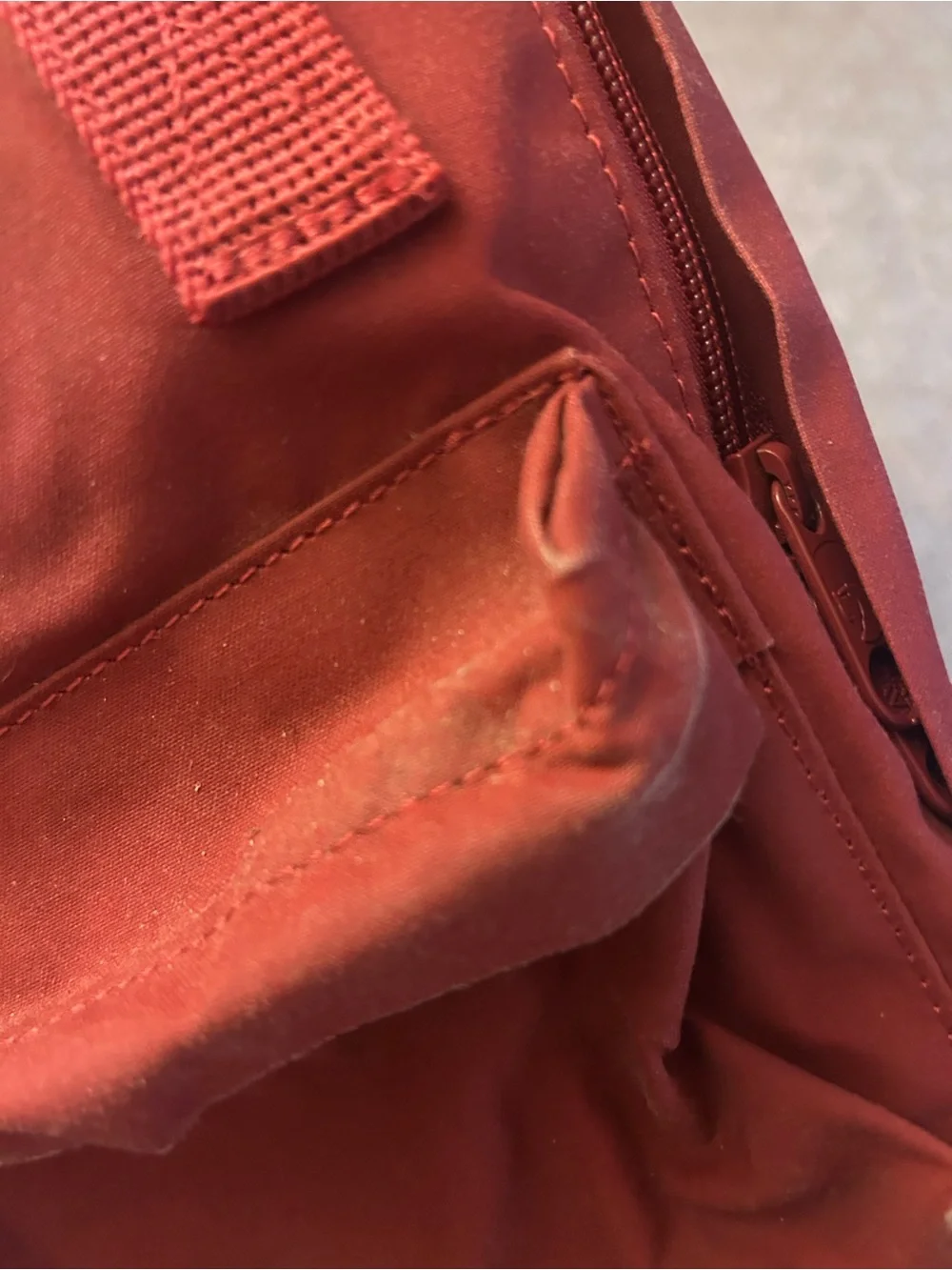 Fjallraven Kånken Mini Backpack in deep burgundy red